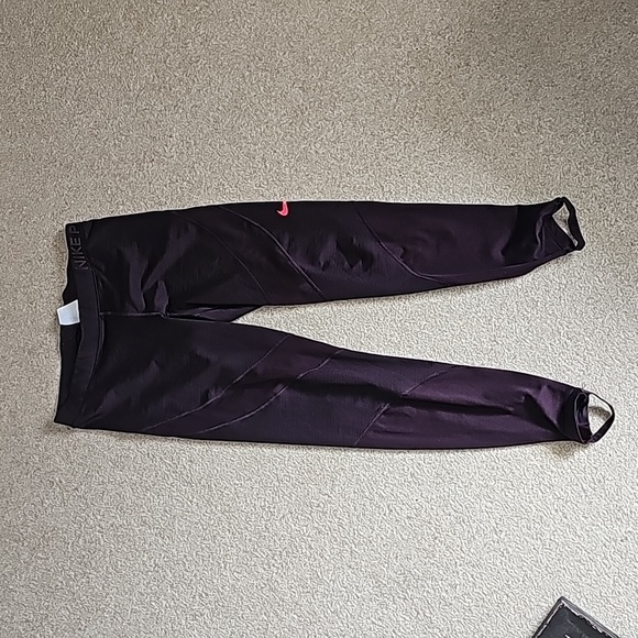 Nike Pro Women's Purple leggings with foot stirrups - Picture 2 of 10